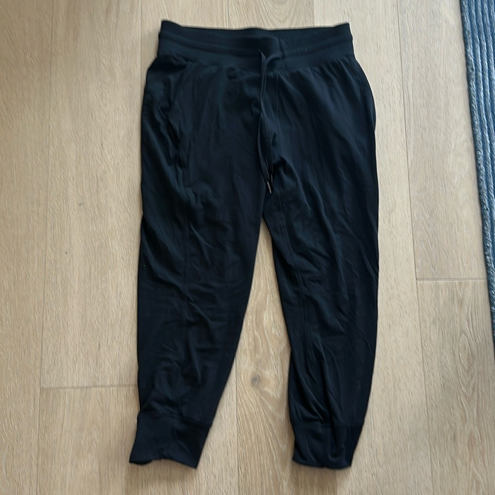 Lululemon Ready To Rulu Jogger Crop  size 10 black